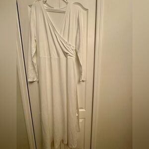 White long sleeved maxi dress with pockets.